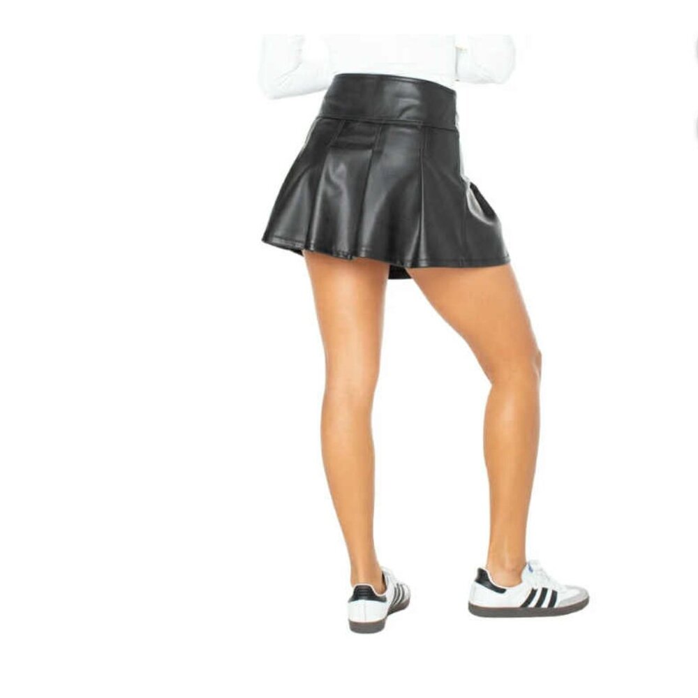 Celebrity Pink Women's Black Faux Leather Pleated Skort/Skirt NEW - Picture 5 of 7